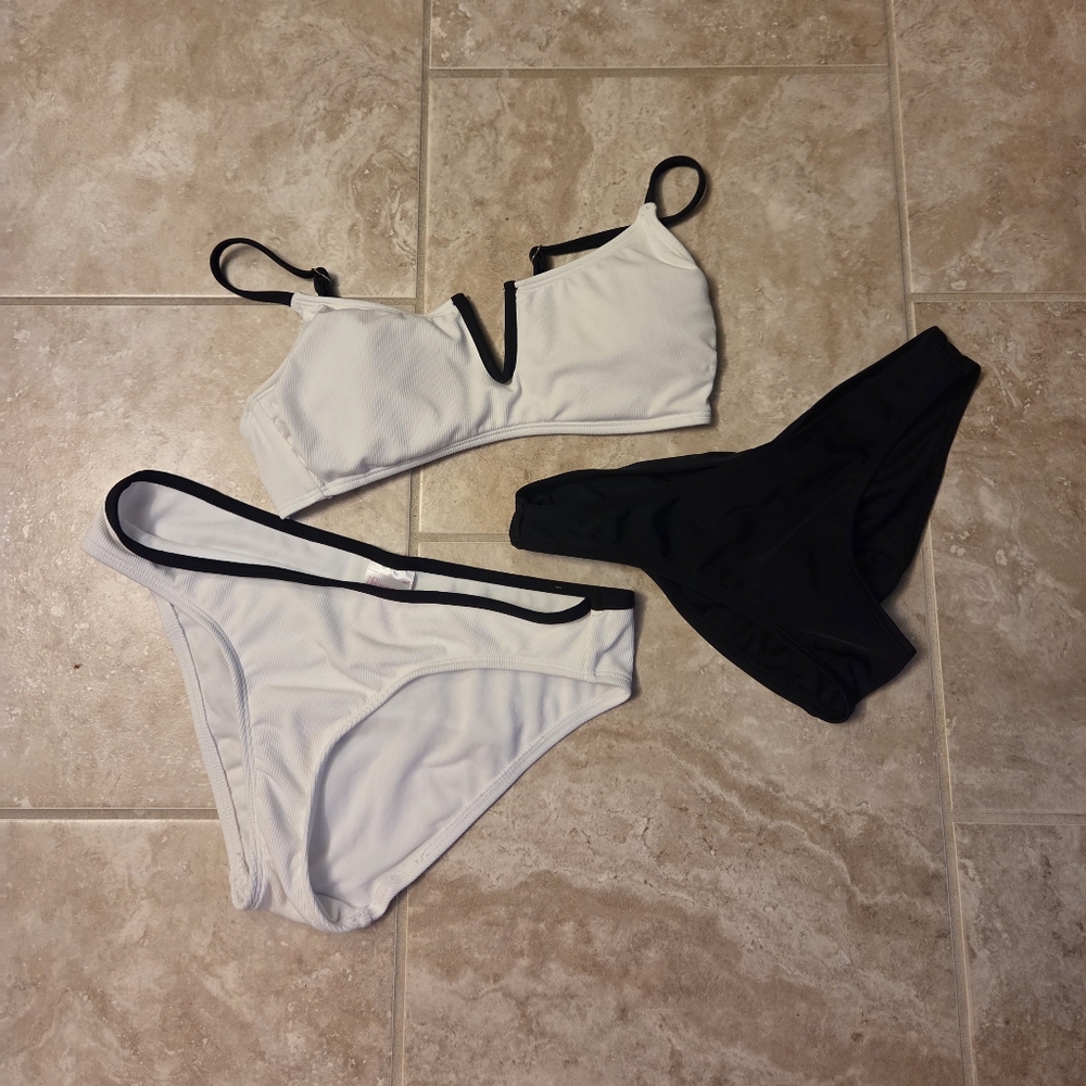 Stylish Black and White Women's Swim Set